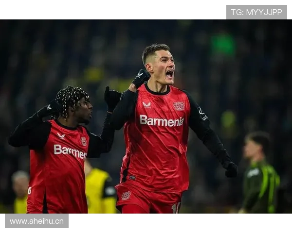 多特蒙德高位压迫下防线频繁暴露空间,稳定性面临考验 多特蒙德高位压迫下防线频繁暴露空间,稳定性面临考验